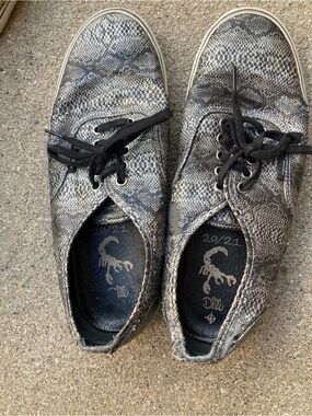 Vans Men's Silver Snake-Print Low-Top Sneakers